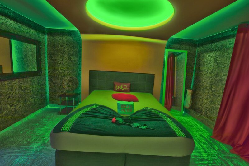 Fete 18+ cu aspect fizic placut.