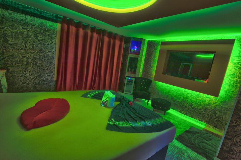 Fete 18+ cu aspect fizic placut.